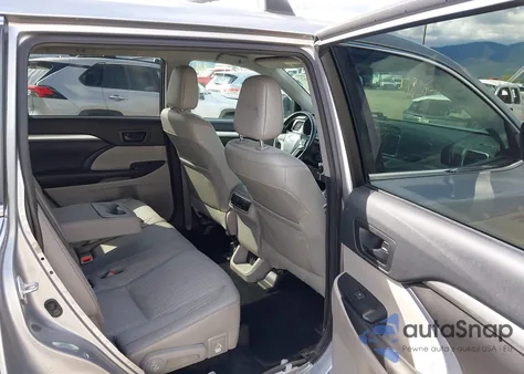 2016 Toyota Highlander Le Plus V6 z USA, uszkodzony, nr VIN 5TDBKRFH9GS356152